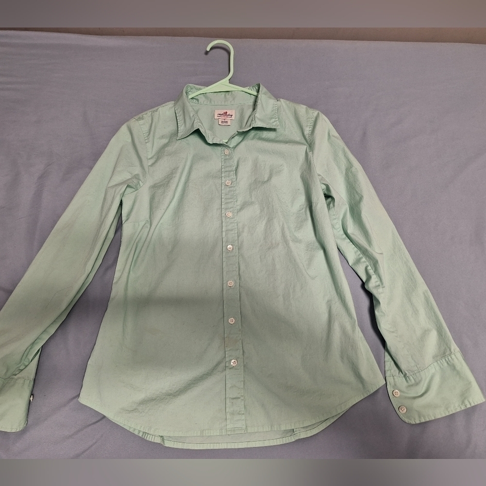 Haberdashery by J. Crews long sleeve green button-down in a womens small. EUC